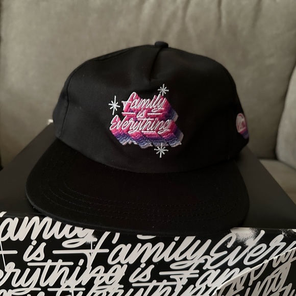 Taco Bell employee hat - Picture 2 of 4